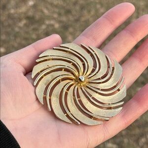 Sarah Coventry Gold Swirl Brooch